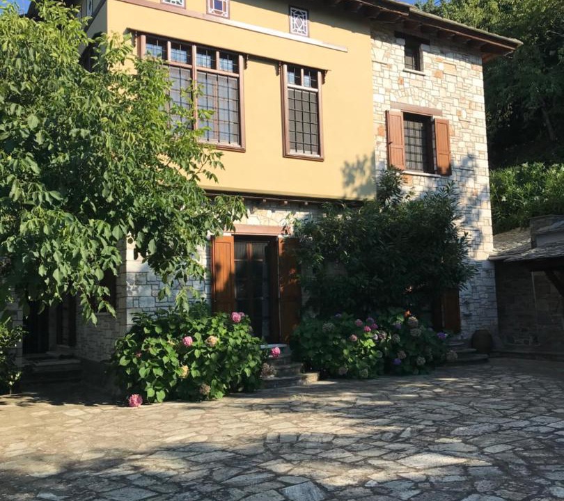 Photo of Buildings in Zagora-Mouresi