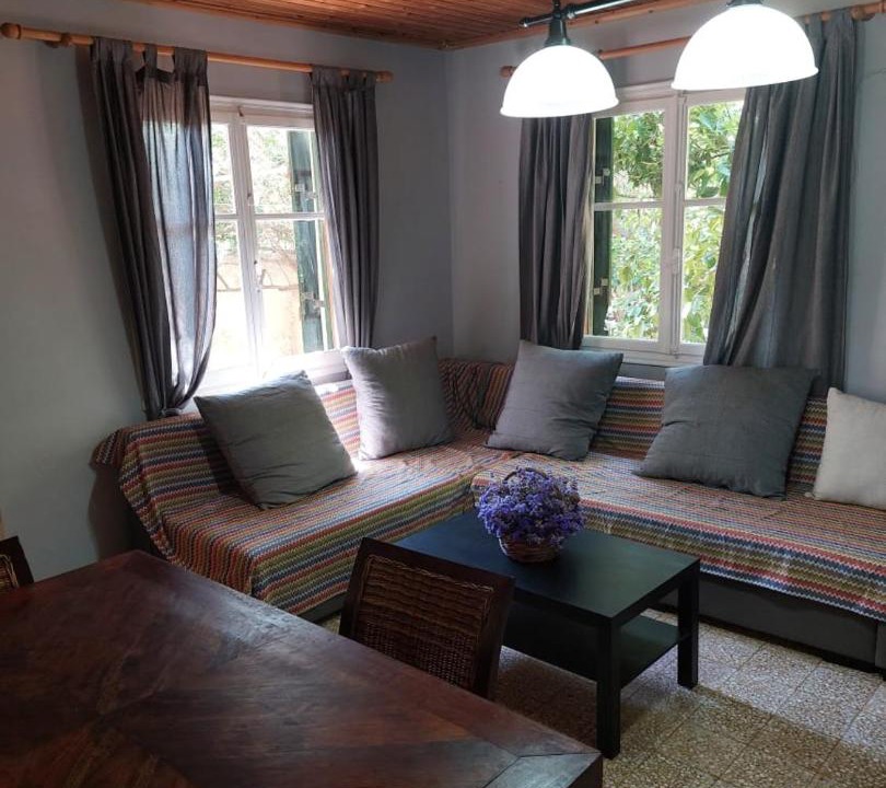 Photo of Livingroom in Legrena