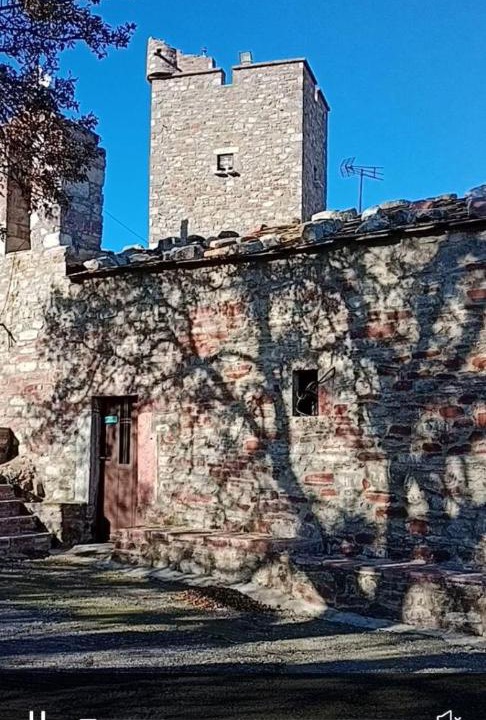 Photo of Buildings in Omales