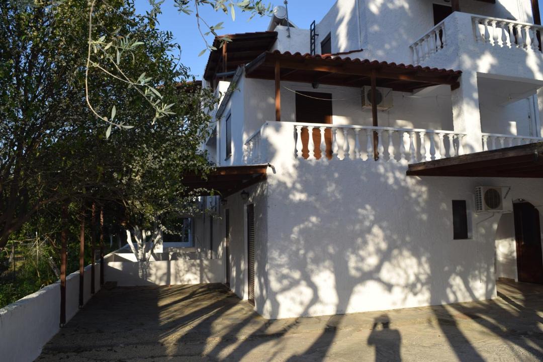 Photo of Others in Pisses