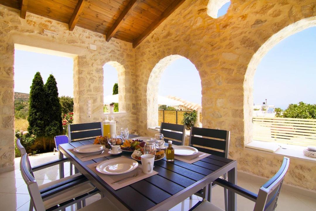 Photo of Patio Balcony in Roussospiti