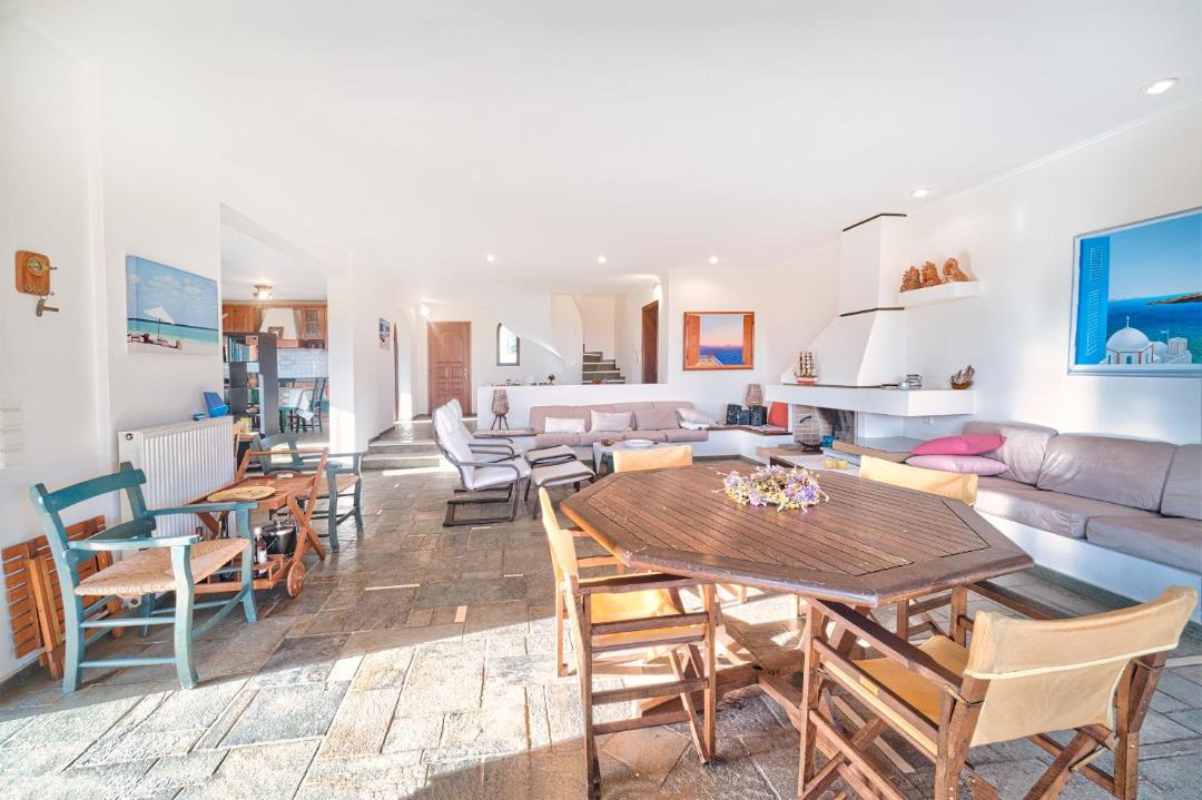 Photo of Livingroom in Legrena