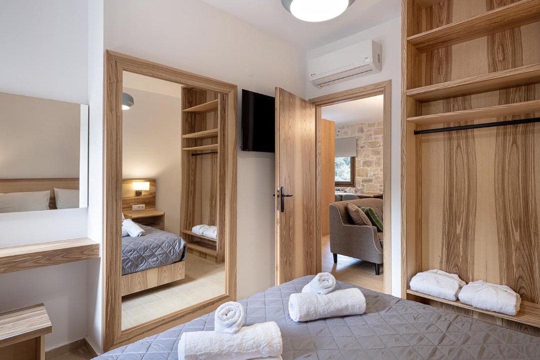 Photo of Others in Theriso