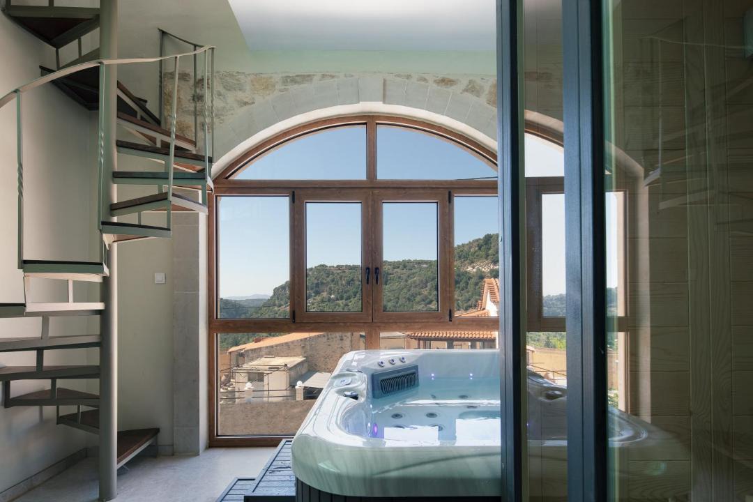 Photo of Others in Monopari