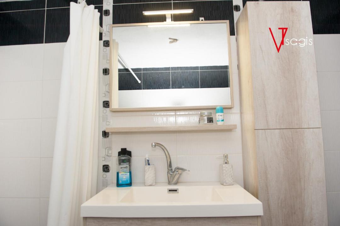 Photo of Bathroom in Flampoura
