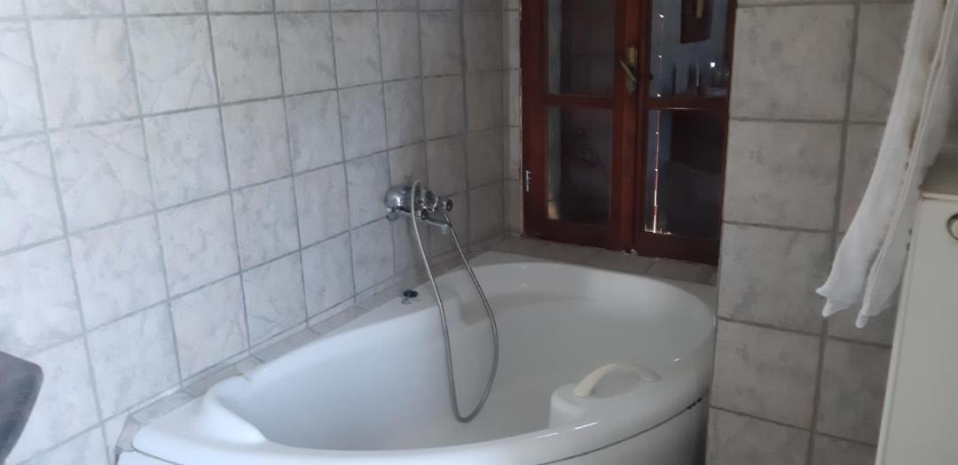 Photo of Bathroom in Thalames