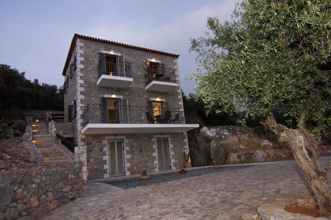 Photo of Buildings in Thalames