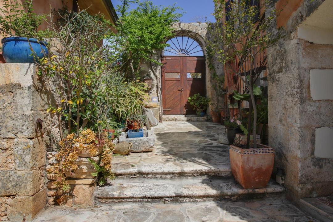 Photo of Buildings in Faraklata