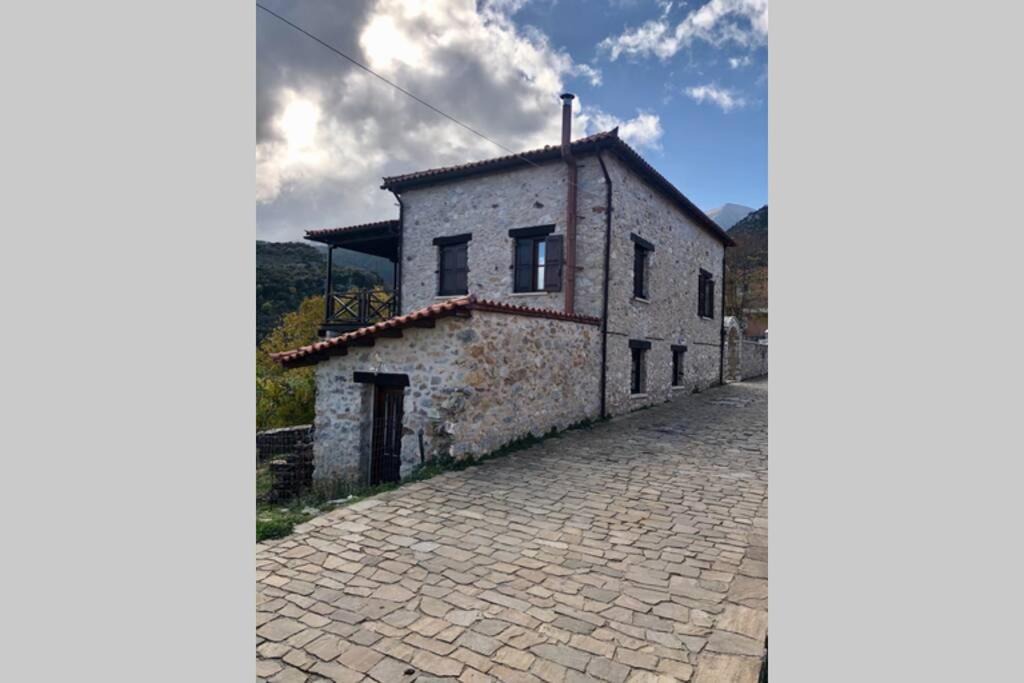 Photo of Buildings in Anavriti