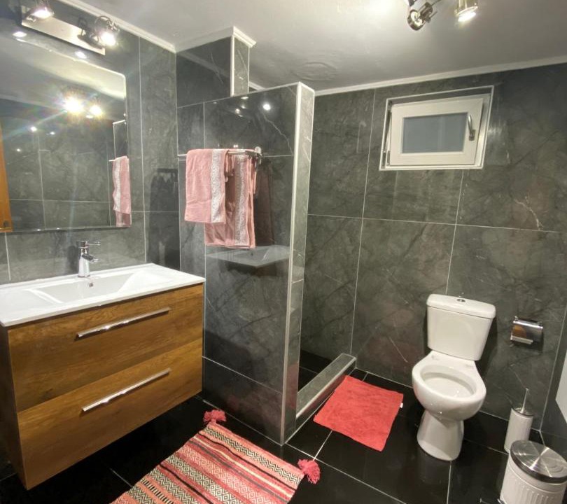 Photo of Bathroom in Nipidhitos