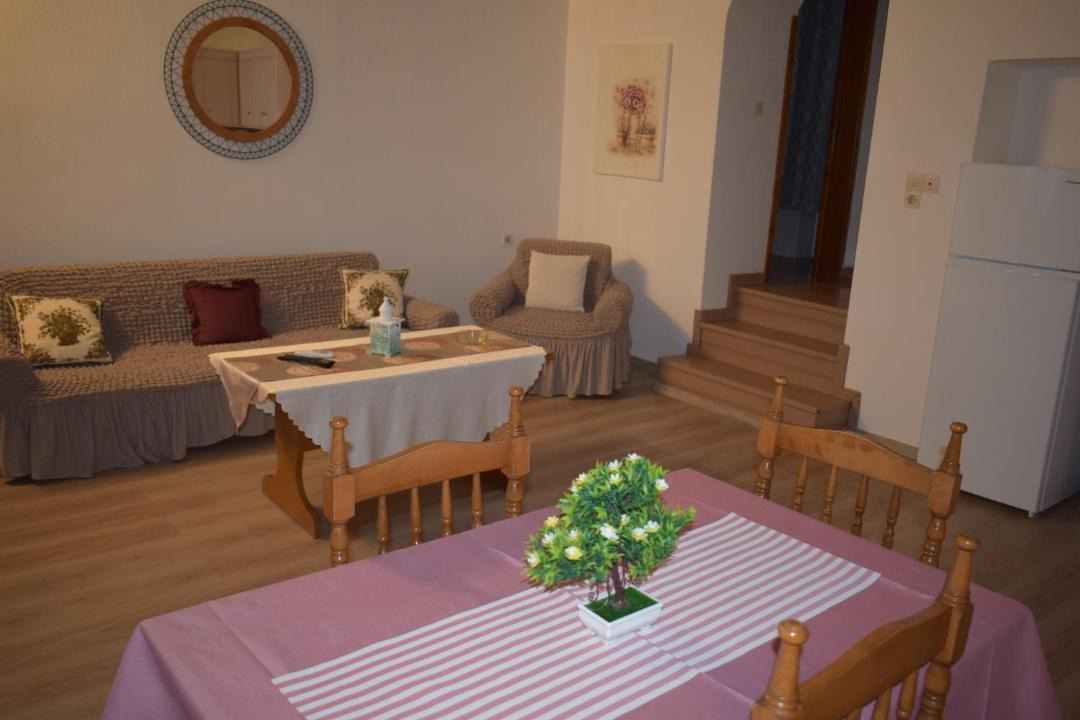 Photo of Others in Glossa