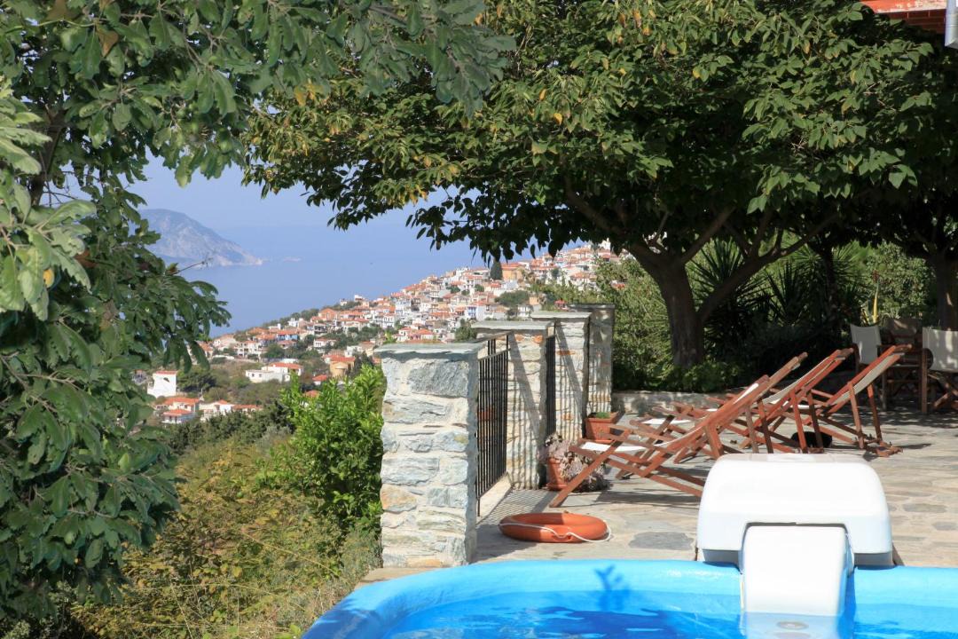 Photo of Others in Glossa