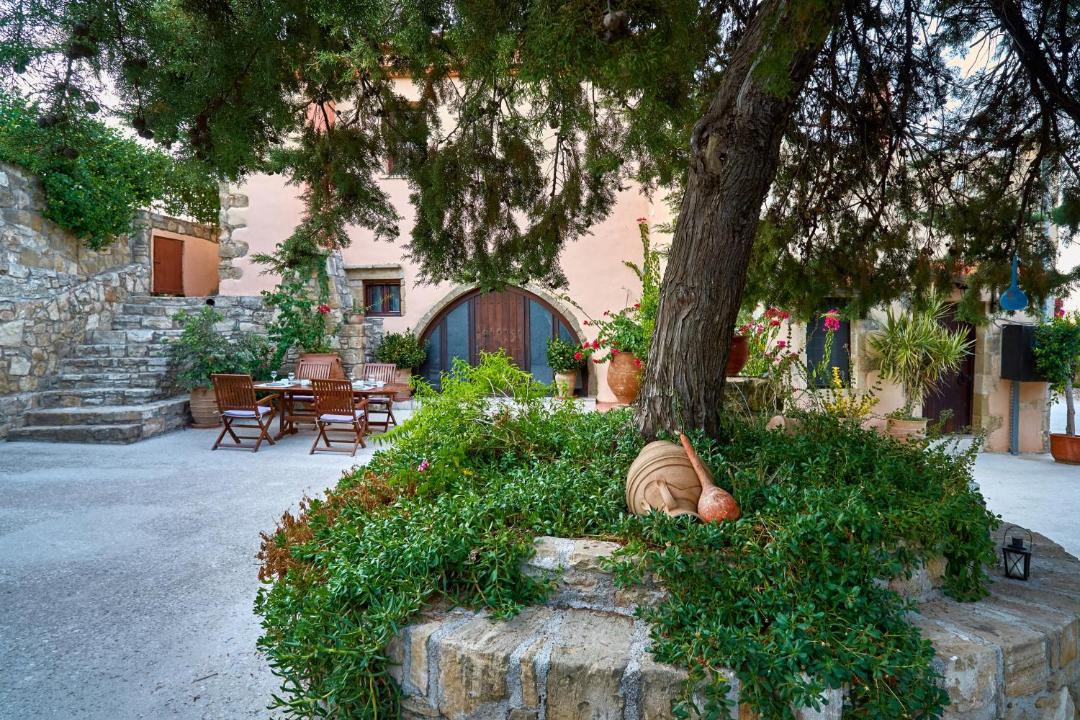 Photo of Buildings in Latziana