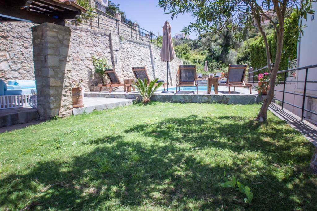 Photo of Buildings in Roussospiti
