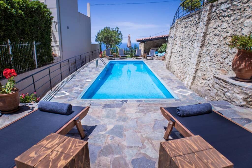 Photo of Outdoor in Roussospiti