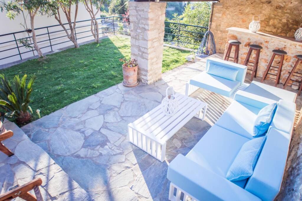 Photo of Patio Balcony in Roussospiti