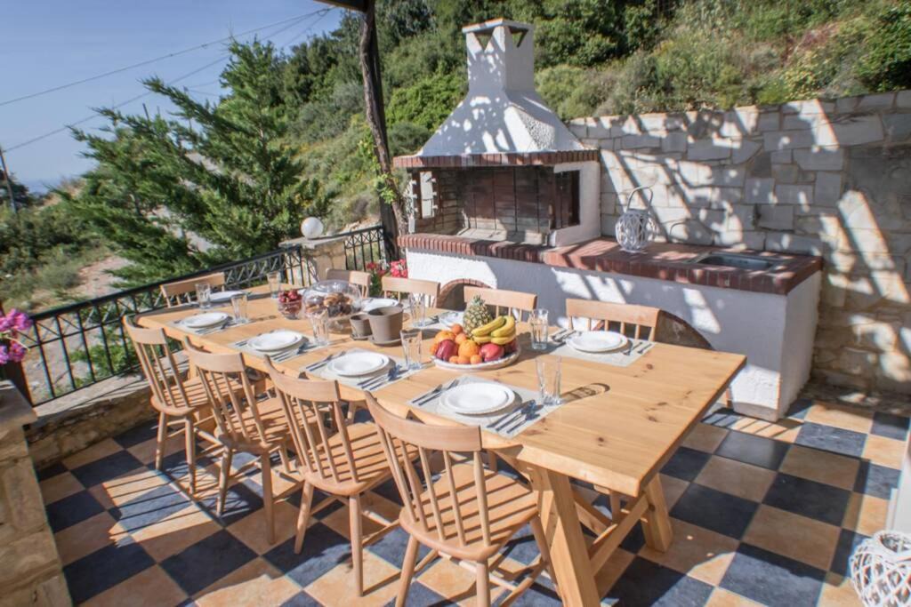 Photo of Patio Balcony in Roussospiti