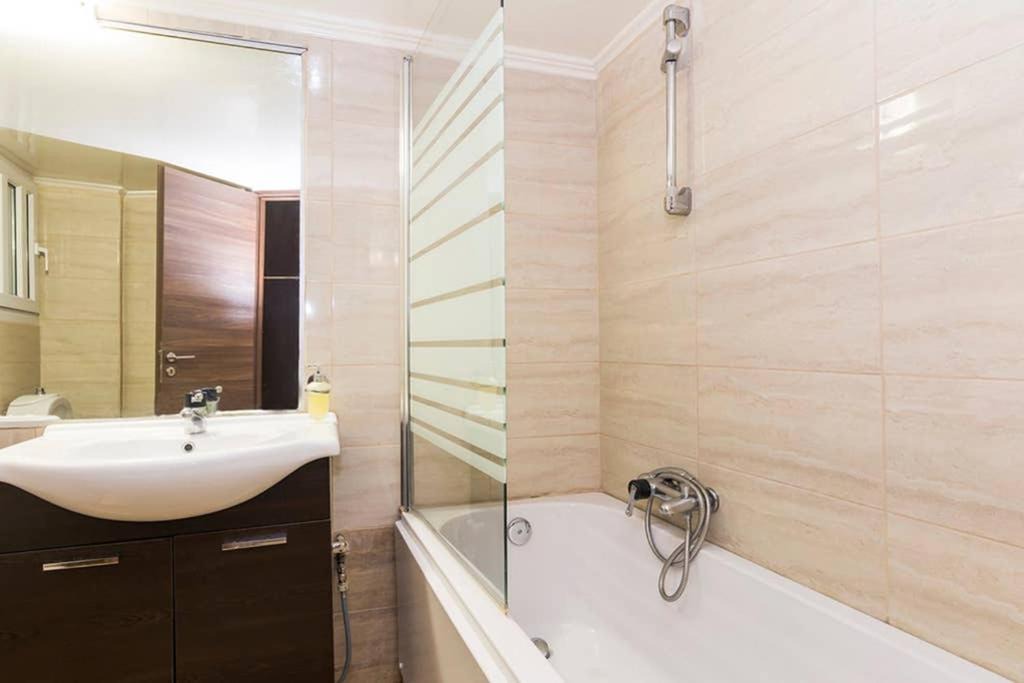 Photo of Bathroom in Nea Smirni
