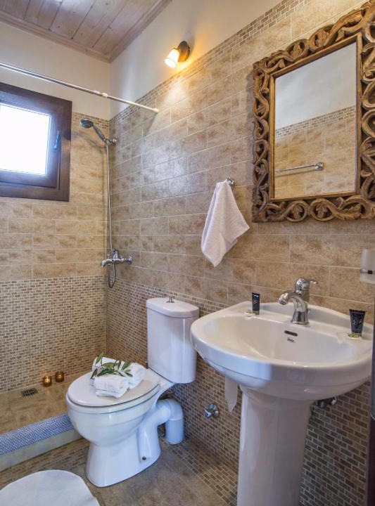 Photo of Bathroom in Longos