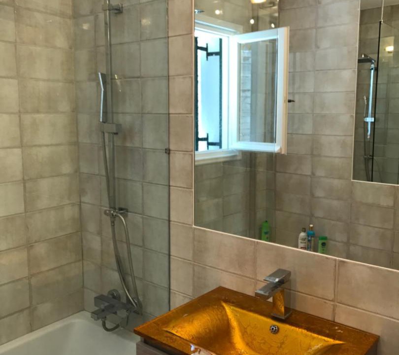 Photo of Bathroom in Parelia