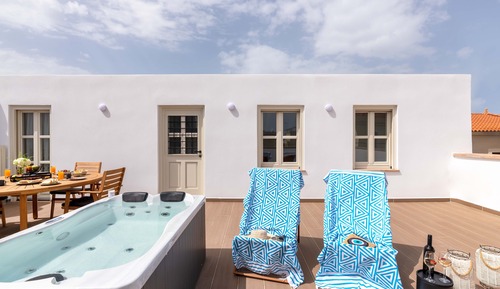 Deluxe Apartment with Outdoor Hot Tub