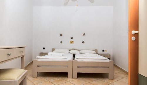 Studio (2 Adults)