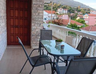 Two-Bedroom Apartment with Mountain View