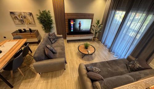 Three-Bedroom Deluxe Apartment