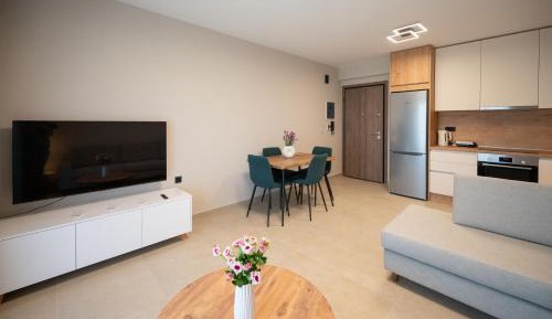 Two-Bedroom Deluxe Apartment with Balcony