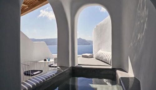 Superior Suite with Caldera View and Outdoor heated  Mini Plunge Pool