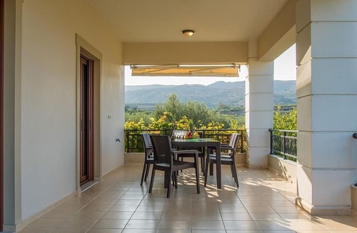Galouvas Villa | Attractive Countryside Villa, A/C, Private Pool, Sea & Mountain Views - Close to Kissamos & Beaches!