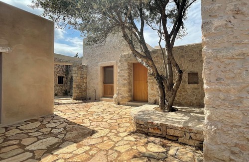 Kithira Apartment | The Arch House